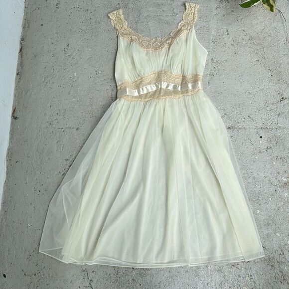 Vintage Vanity Fair slip/lingerie/dress - Picture 1 of 7